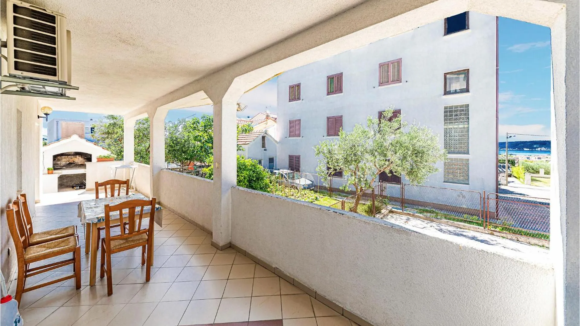 2 Bedroom Nice Apartment In Kastel Stari Croatia