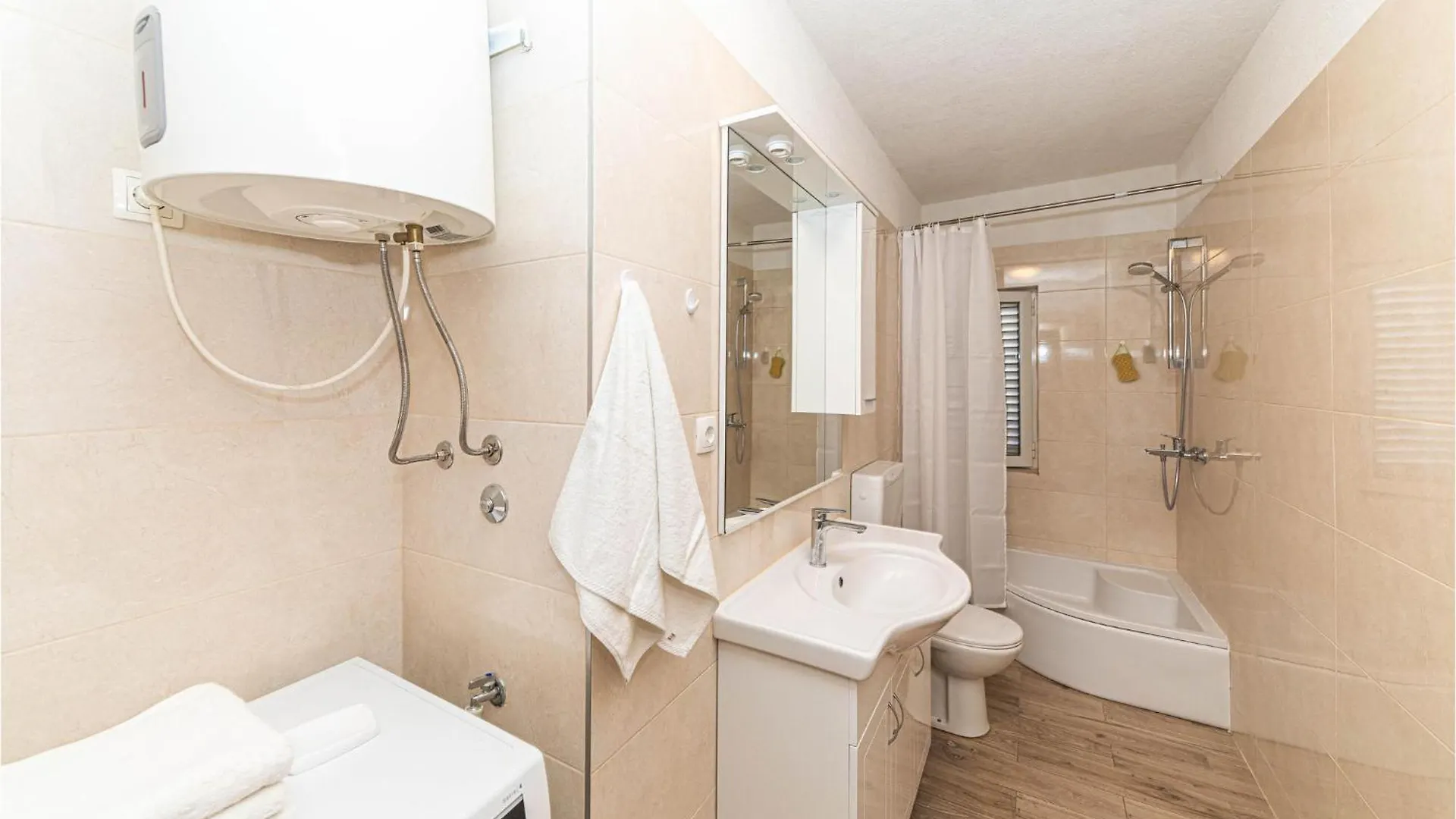 2 Bedroom Nice Apartment In Kastel Stari