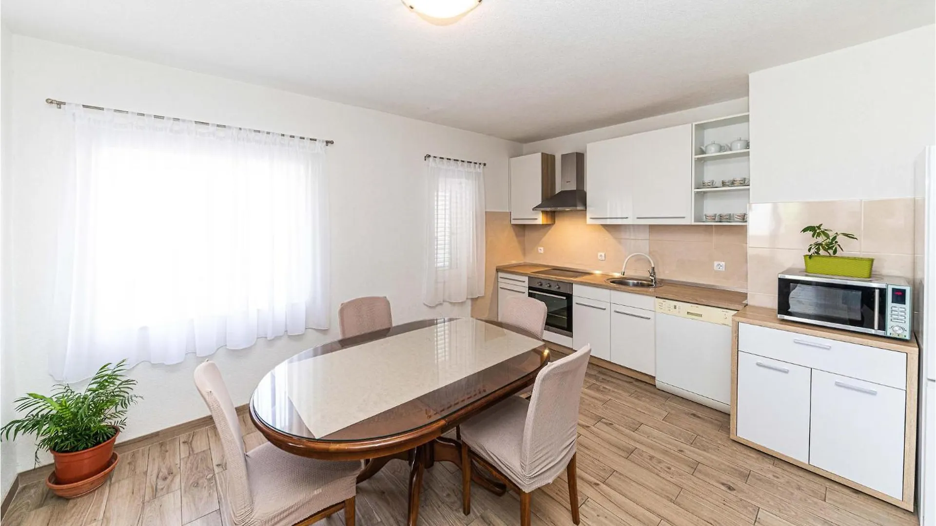 2 Bedroom Nice Apartment In Kaštel Stari