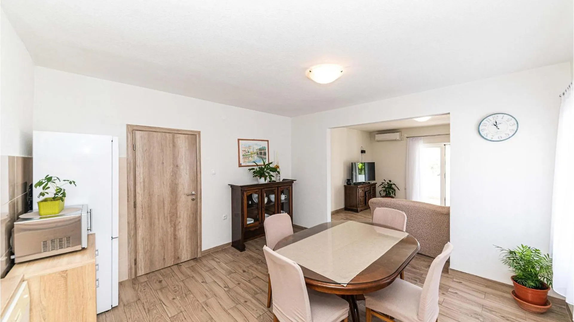 2 Bedroom Nice Apartment In Kastel Stari 0*,