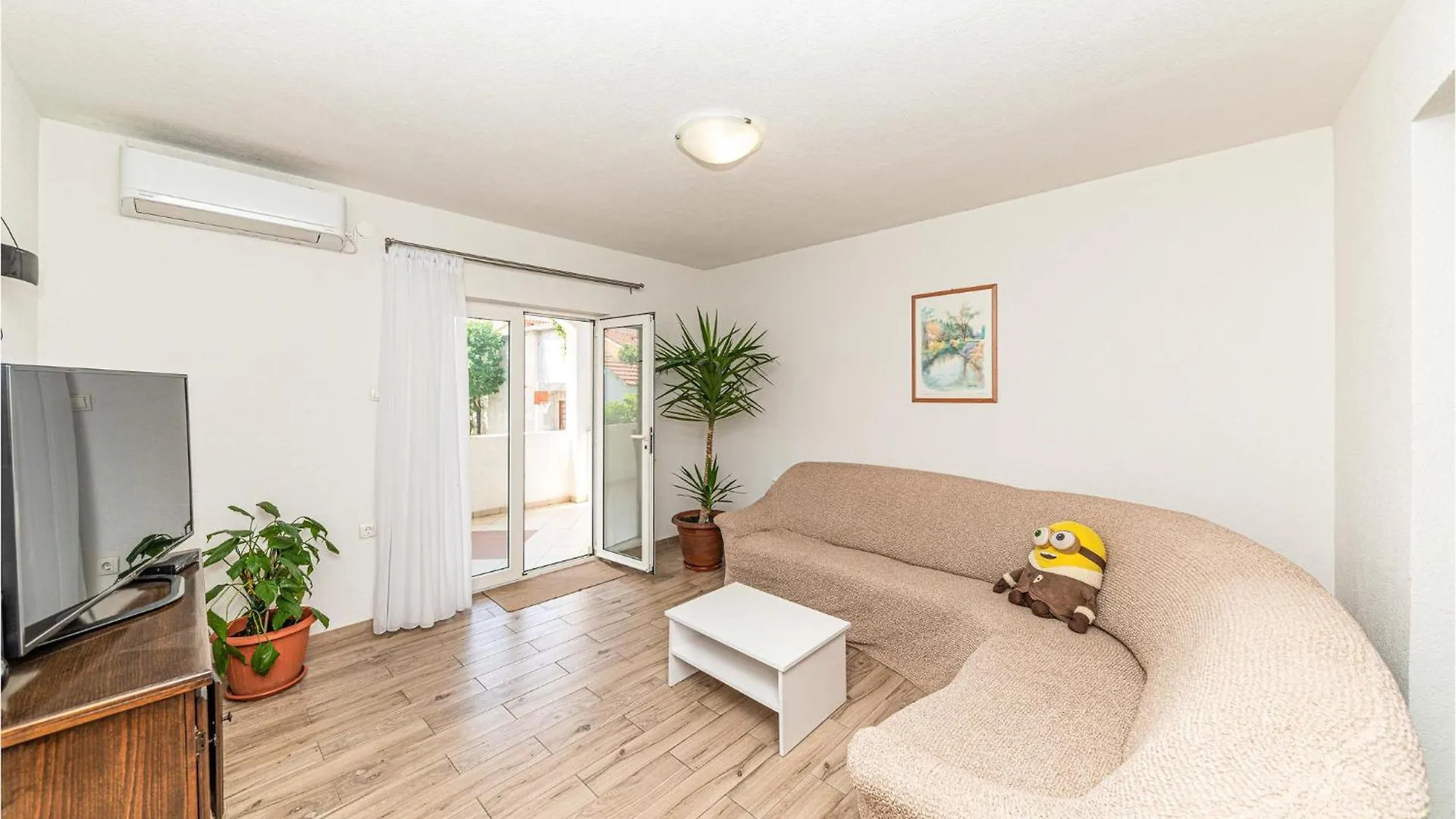 2 Bedroom Nice Apartment In Kastel Stari
